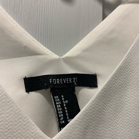 Forever 21 V-Neck Sleeveless Top, White - Picture 2 of 2